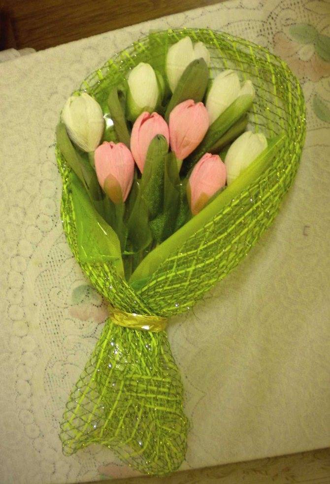 Тюльпаны своими руками из гофрированной бумаги, ленты, ложек, ткани, как сделать тюльпаны в детском саду и школе своими руками