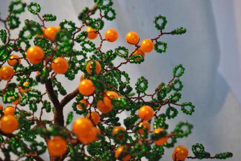 Апельсиновое дерево из бисера: варианты плетения (фото)