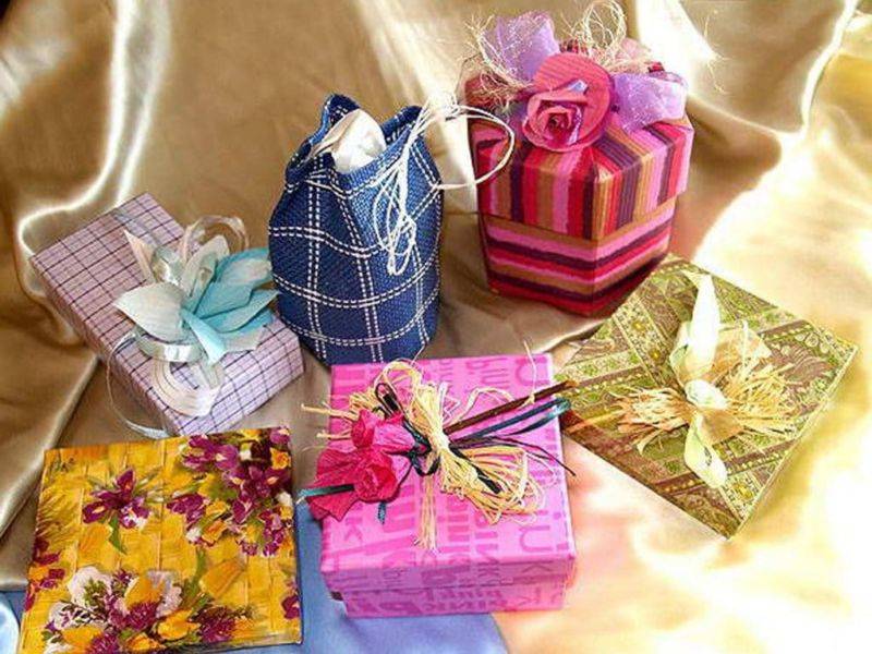 70 идей, что подарить одногруппницам на 8 марта + список подарков и советы