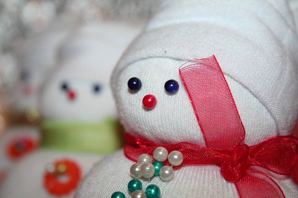 ☃ снеговики к новому году своими руками: необычное украшение за 5 минут