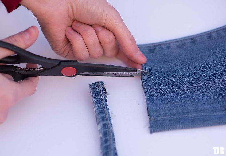 Как легко и красиво укоротить джинсы не обрезая низ — проверенные способы
