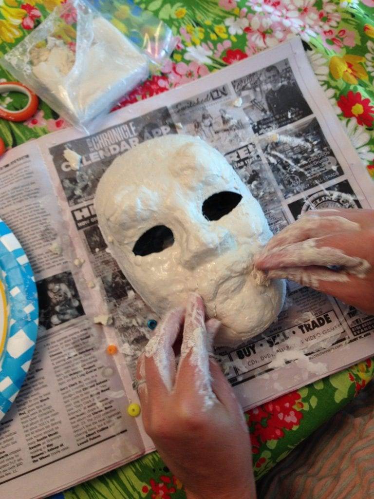 Как сделать маску в домашних условиях своими руками - интересные мастер-классы с красивыми фото идеями