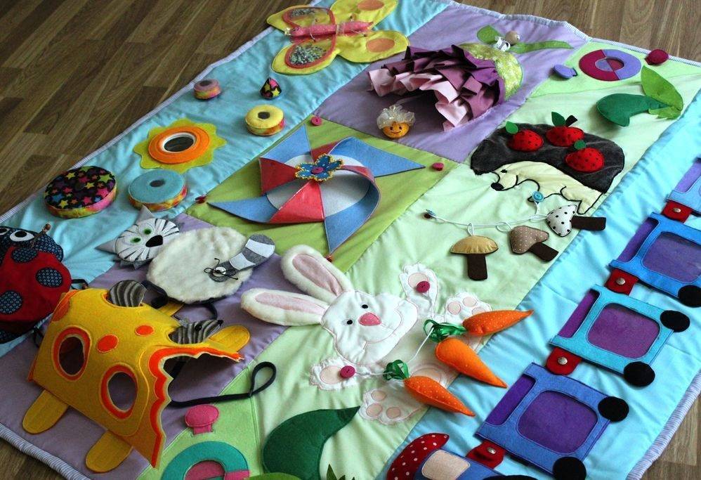 Как сшить развивающий коврик для малыша