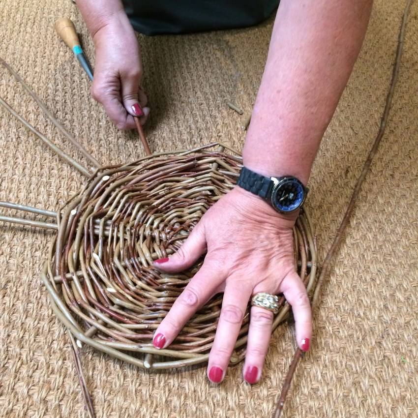 Плетение корзин из лозы для начинающих как плести своими руками с видеоуроками