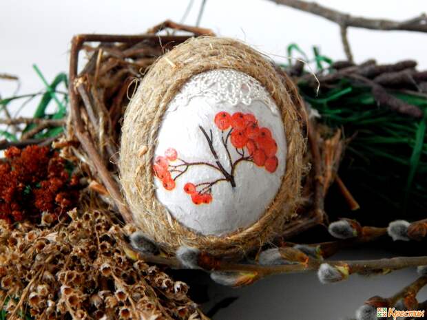 Пасхальное яйцо своими руками: декорирование салфетками и джутом
