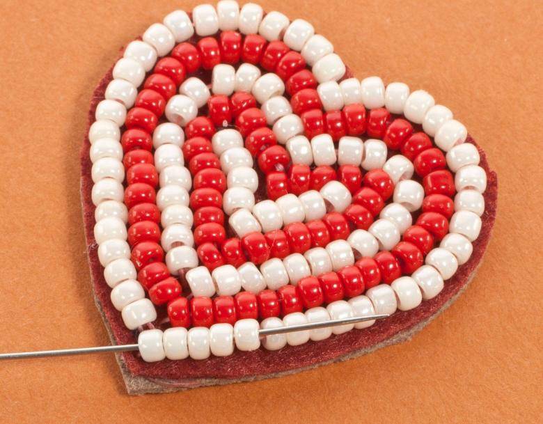 Сердце из бисера: мастер-класс для начинающих, советы по плетению брелоков и других подарков