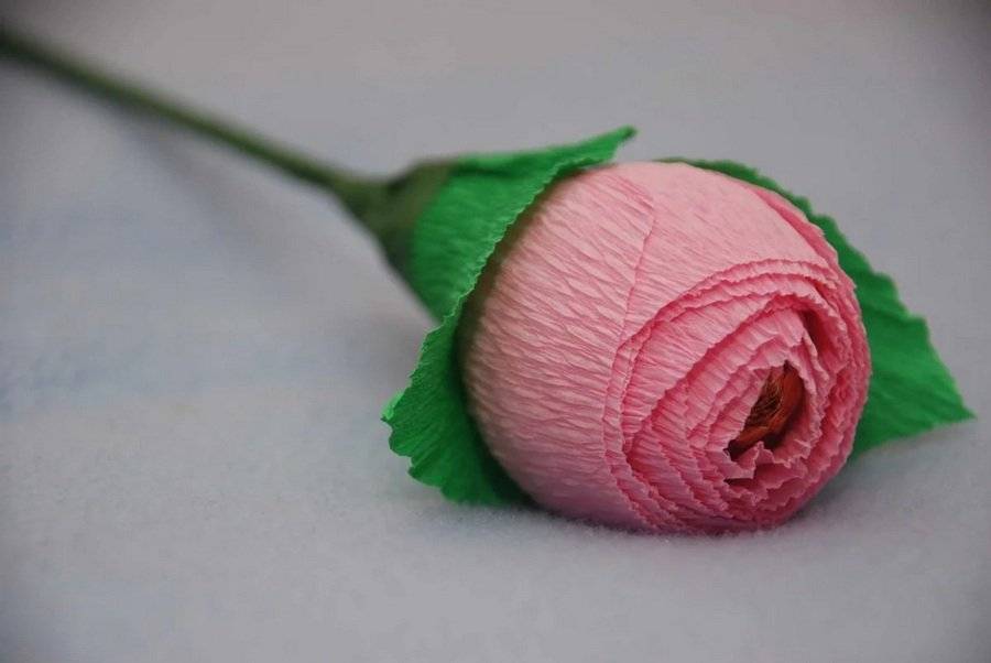 Роза из конфет: мастер класс по ее изготовлению