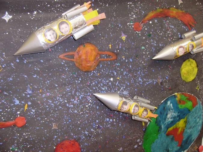 Поделка ракета на день космонавтики: как сделать своими руками из бумаги, картона и пластилина | все о рукоделии