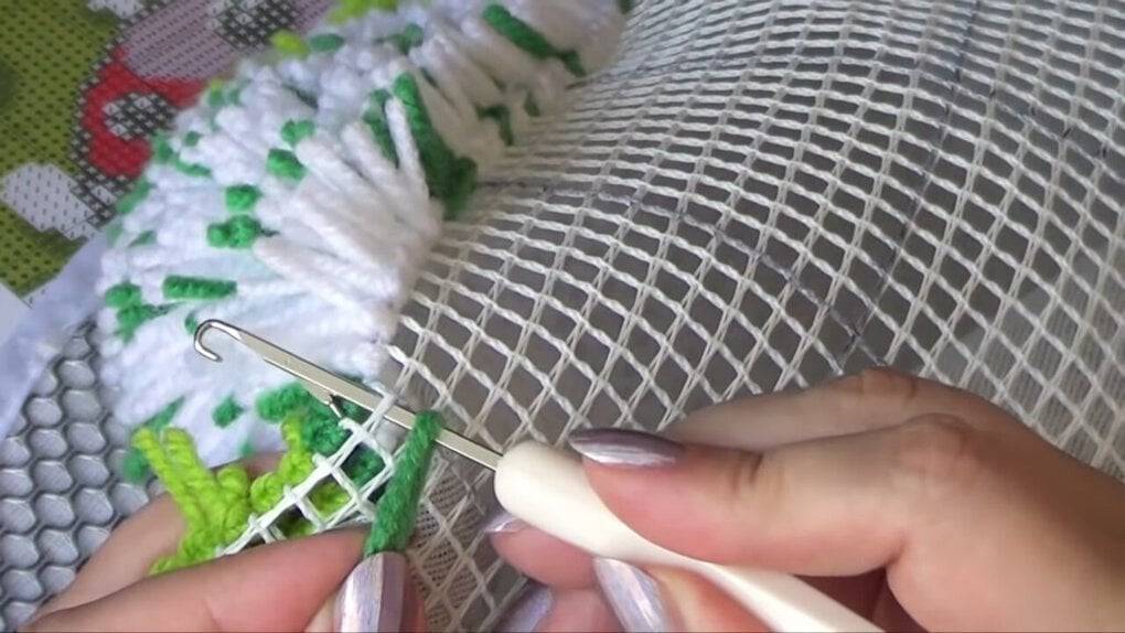 Виды и особенности вышивки в ковровой технике для новичков