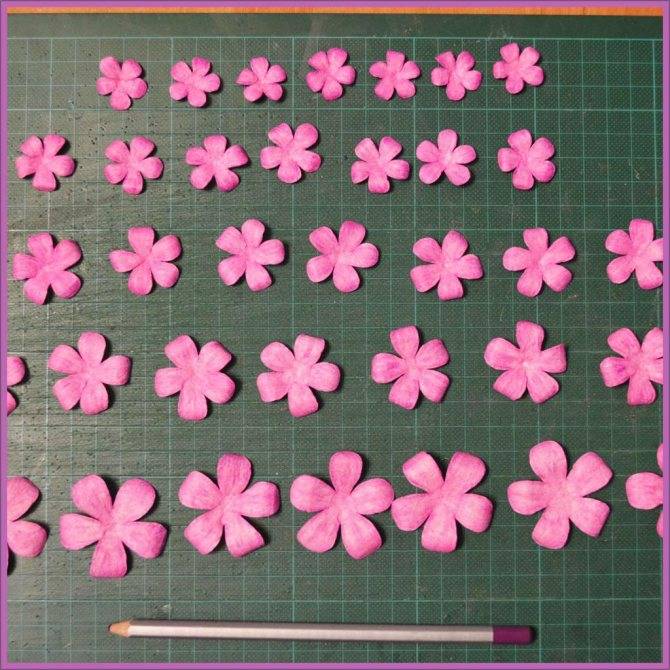 Как сделать цветы из бумаги своими рука: подборка лучших шаблонов для создания объёмных и плоских вариантов