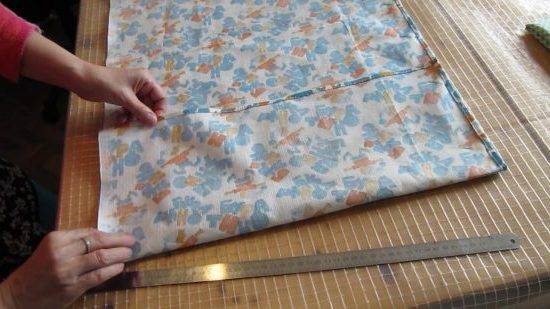 Как простегать на машинке ткань с синтепоном, чтобы сшить своими руками стеганое покрывало или одеяло?