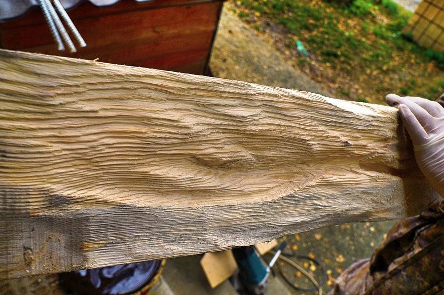Браширование древесины своими руками – основные этапы искусственного старения