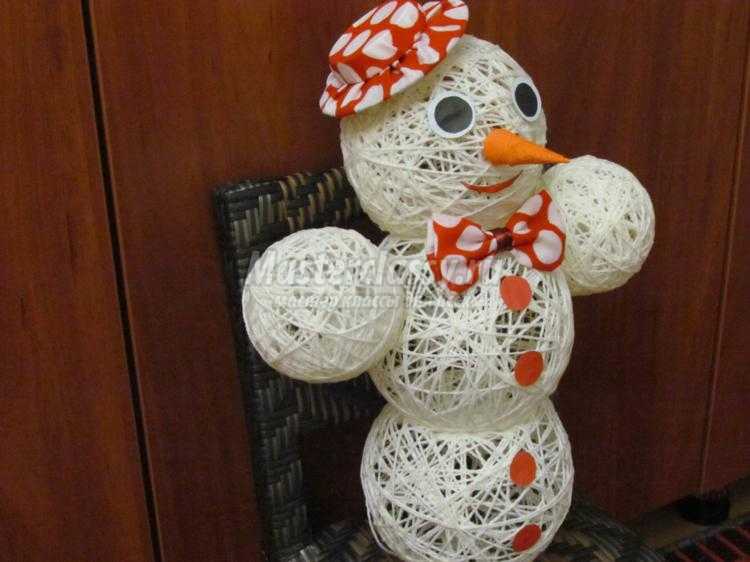 Снеговик из ниток и клея для новогоднего конкурса. снеговик из ниток своими руками