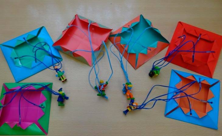Как сделать парашют оригами из бумаги своими руками для детей: технология аппликации из цветной бумаги, объемный парашют из бумаги и ниток - видео модели которая летает со схемой и шаблоном для вырезания