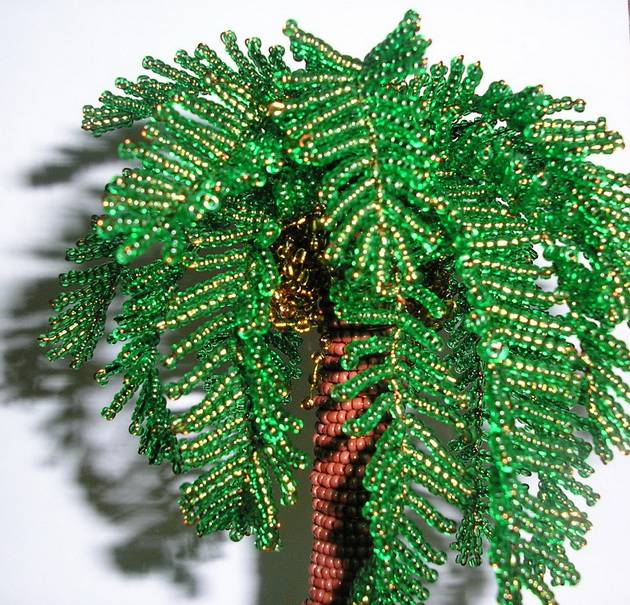 Сосна и каштан из бисера: плетем красивые деревья (фото)