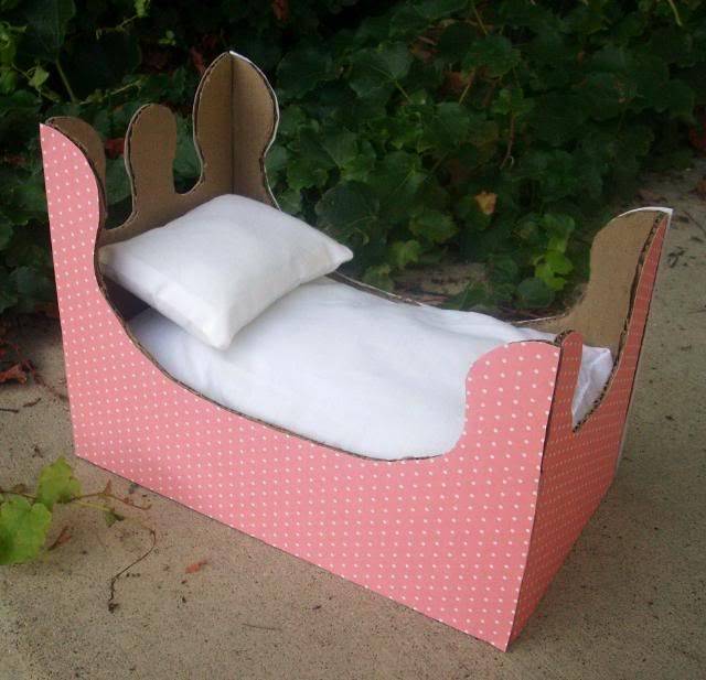 Как сделать кровать для кукол своими руками: способ изготовления двухъярусной кровати, диван из картона, пошаговой описание, инструменты и материалы