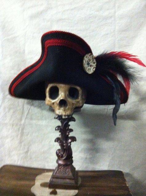 Пиратская шляпа своими руками из бумаги: мастер-класс с видео в фото