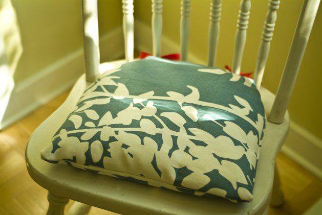 Подушка для стула своими руками: простые идеи по изготовлению мягкого аксессуара