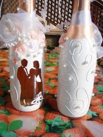 Как красиво и необычно украсить свадебные бутылки своими руками?