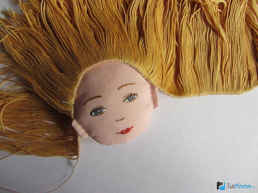 Как сделать кукле волосы из ниток своими руками: особенности процесса art-textil.ru