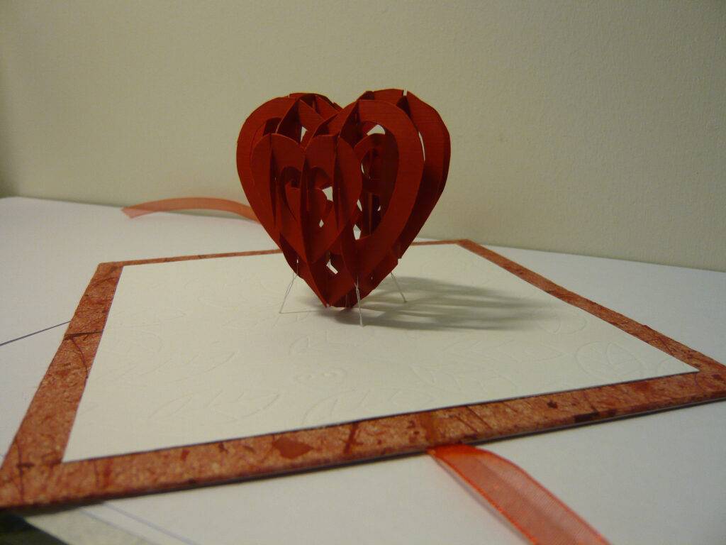 Как сложить сердечко из бумаги (с иллюстрациями)