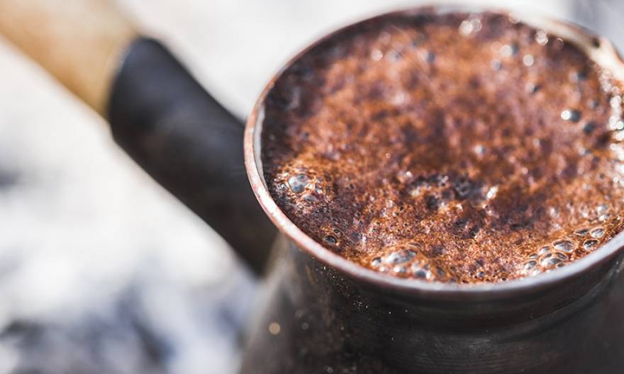 Как правильно варить кофе в турке дома: правила заваривания