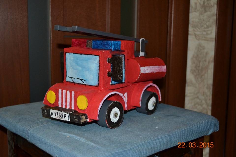 Лучшие игрушки - те, что сделаны своими руками: как смастерить деревянную пожарную машину для своего ребенка