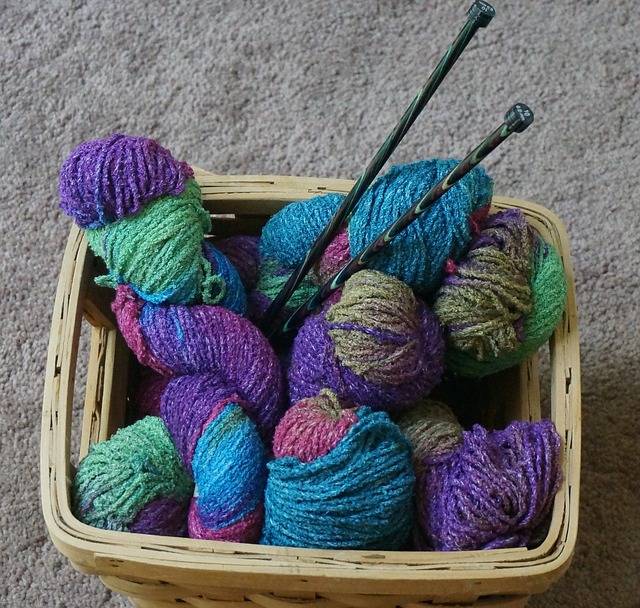 Как выбрать пряжу для свитера – обзор подходящих видов с учетом сезона и способа вязания