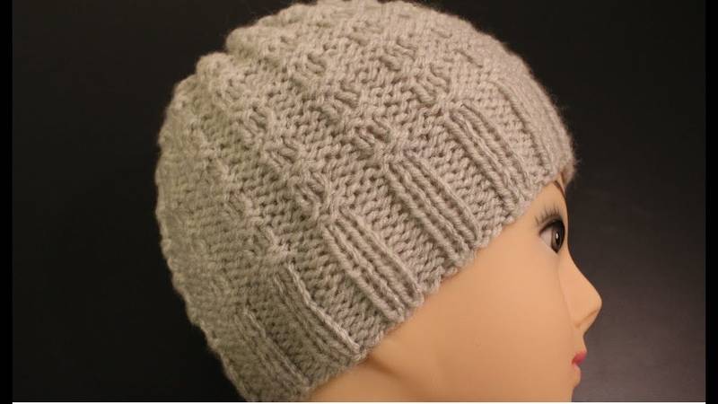 Женские вязаные шапки - видеоурок, шапка с косой, уроки по вязанию спицами с ютуба