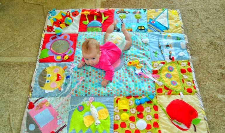 Развивающие игрушки для малышей своими руками. как сделать развивающий коврик для детей своими руками?