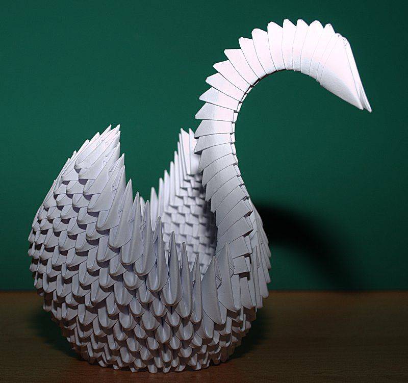 Оригами лебедь из бумаги фото