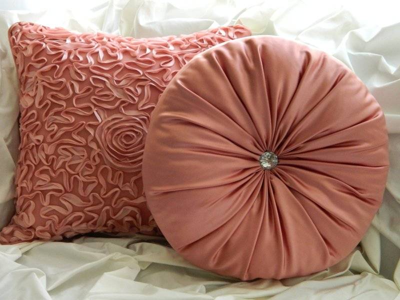 Наполнитель для декоративных подушек: чем можно набить подушку в домашних условиях
