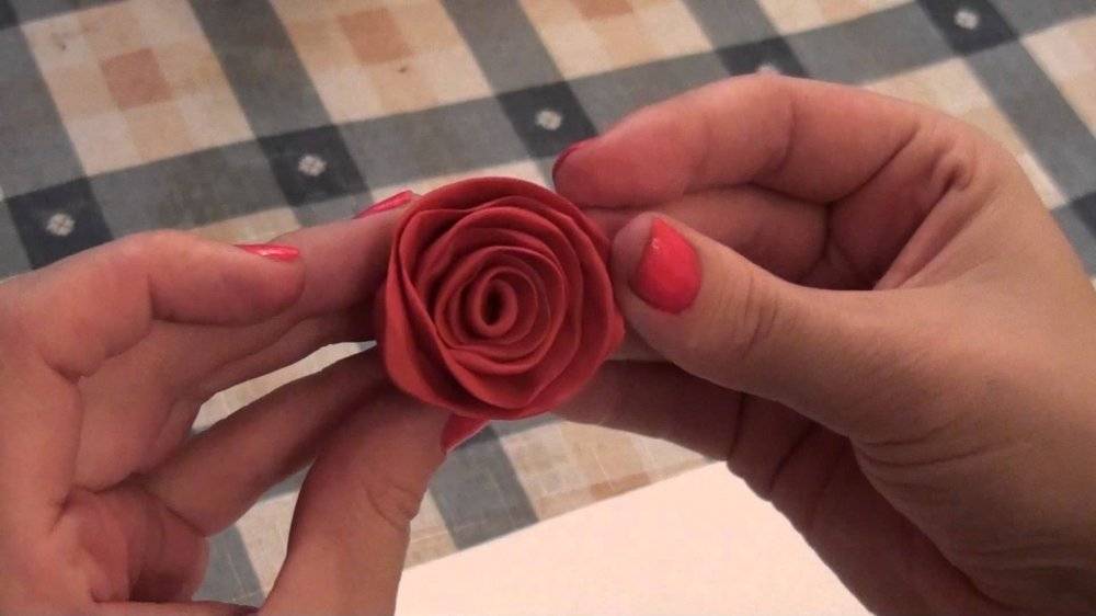 Роза из пластилина - поэтапное изготовление