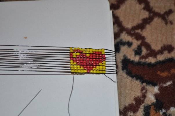 Фенечки из бисера своими руками – общие правила плетения и фото для начинающих