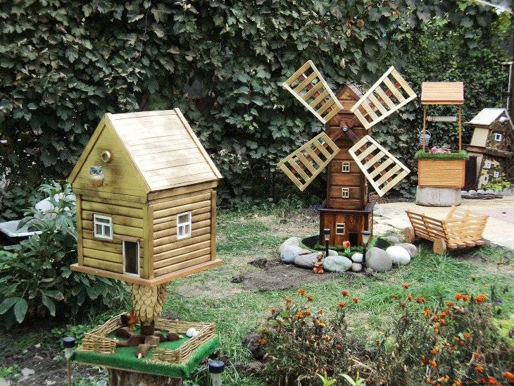 Красивые фигуры из дерева для сада