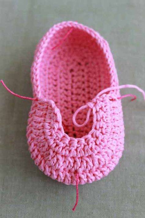 Пинетки-ботиночки крючком для малышей с описанием и схемами