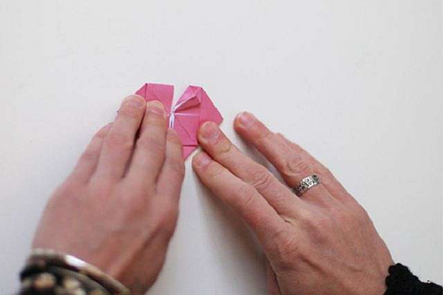 Закладка оригами в форме сердца - пошаговый мастер-класс