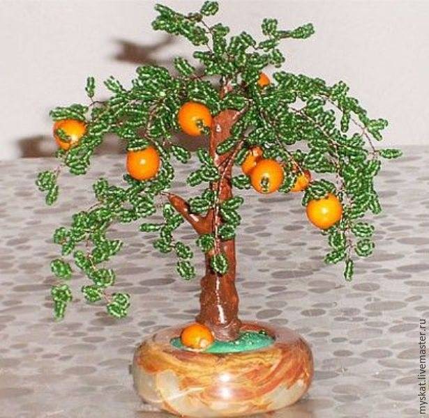 Учимся плести апельсиновое дерево из бисера разными способами