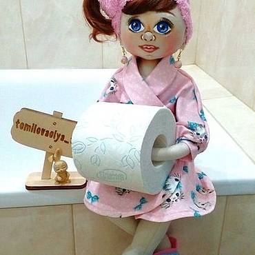 Держатель для туалетной бумаги своими руками: напольный и настенный, из дерева и куклы
