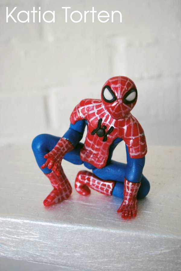 Фигура человека паука из мастики