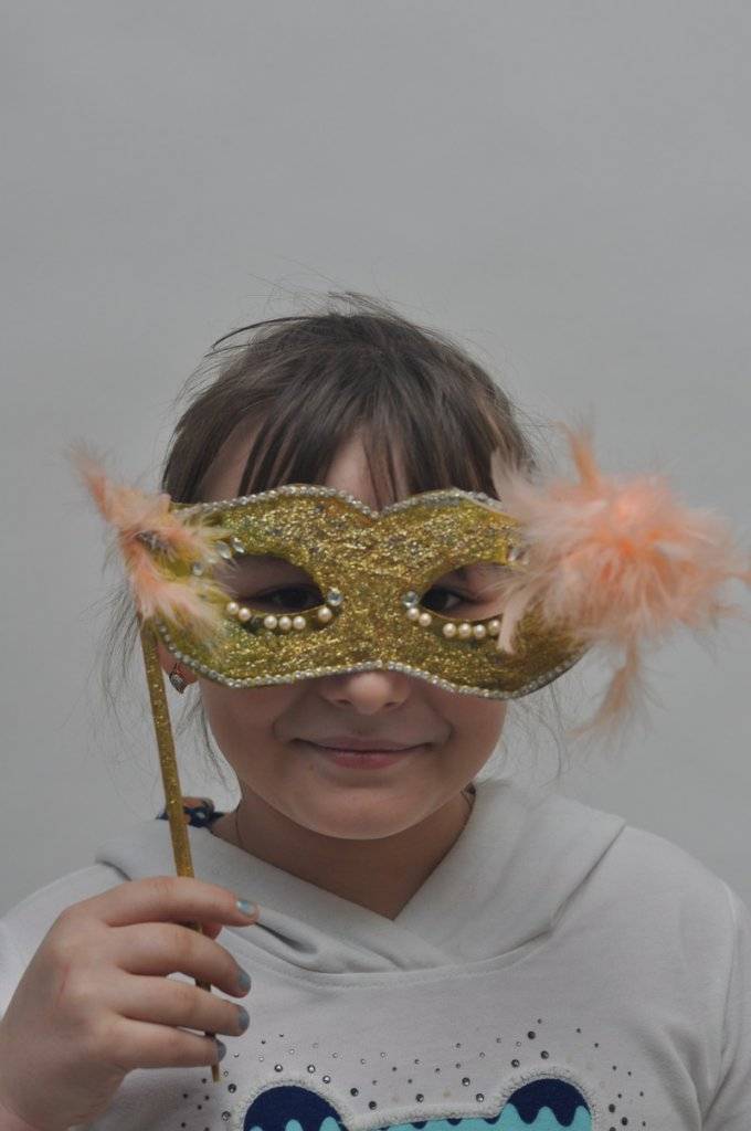 Как сделать и украсить карнавальную маску своими руками: методы и мастер-классы