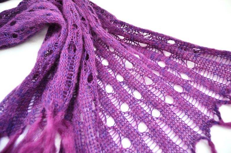 Схемы женских ажурных шарфов спицами - лучшие модели 2018 года и подробное описание их создания