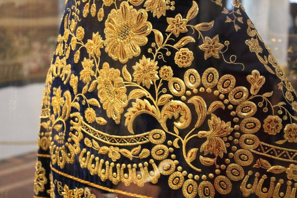 Вышивка золотом, золотыми нитями для декора разных предметов