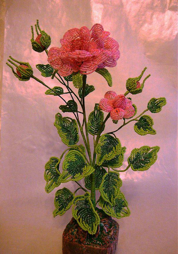Роза из бисера — пошаговая инструкция как сделать цветок и основные схемы плетения (115 фото)
