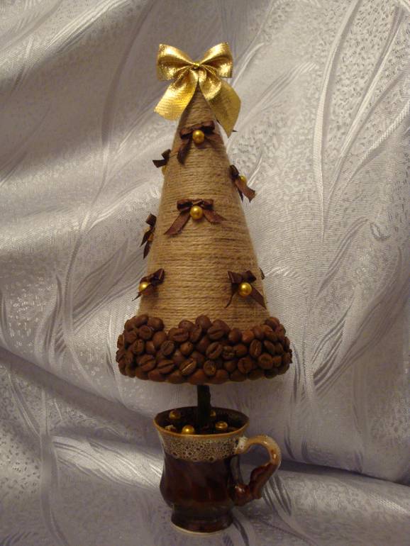 Новогодний топиарий в форме елочки своими руками: из сизаля, кофейных зерен, материалы и инструменты, пошаговая инструкция