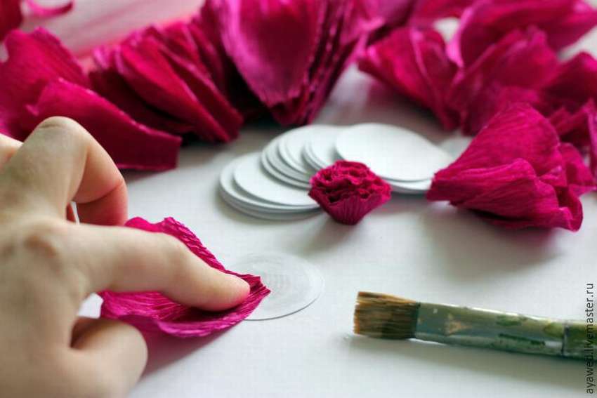 Создание цветов и букетов из бумаги — интересное и красивое хобби для детей и взрослых