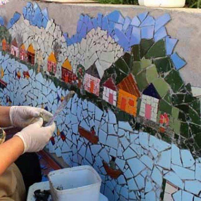 Создание мозаики из крышек от пластиковых бутылок своими руками: какие поверхности подходят +видео и фото