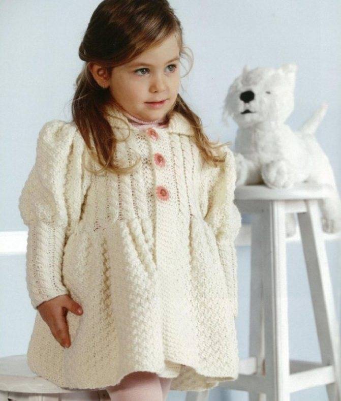 7 вариантов вязаного пальто для девочки со схемами и описанием