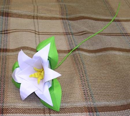 Цветок лилии из бумаги в технике оригами — мастер-класс. воспитателям детских садов, школьным учителям и педагогам