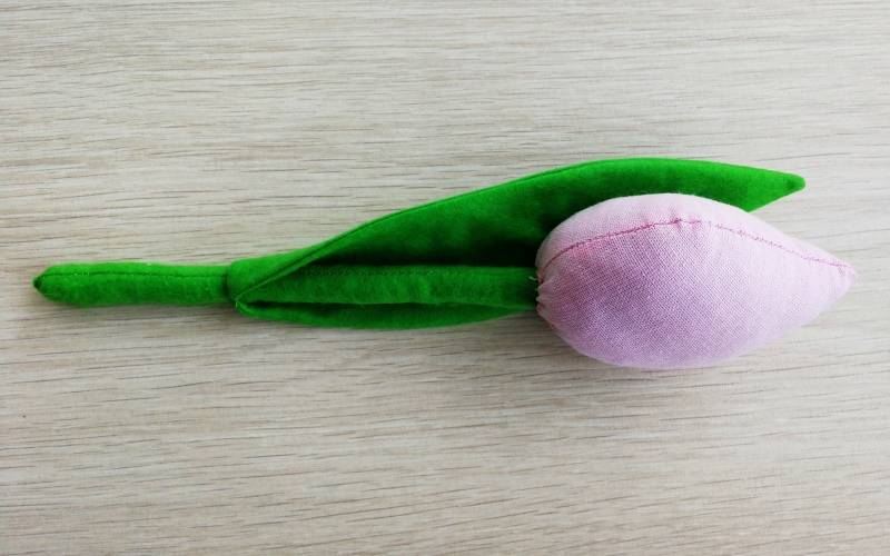Совместный проект: "шьем текстильные тюльпаны" добавила : "тюльпаны, связанные крючком"
